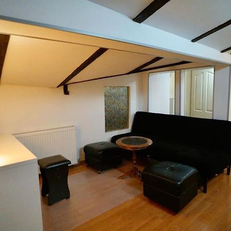 2-Room Cozy Retreat Near City Center Bucharest Exterior photo