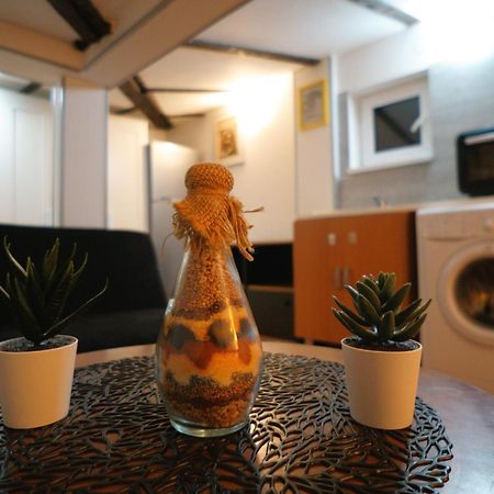 2-Room Cozy Retreat Near City Center Bucharest Exterior photo