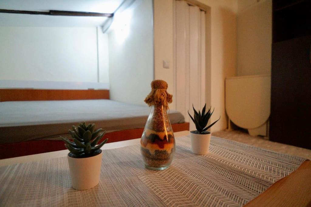 2-Room Cozy Retreat Near City Center Bucharest Exterior photo